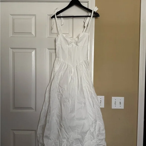 Fortunate one White Spaghetti Strap Sleeveless Midi Sundress - Picture 3 of 6